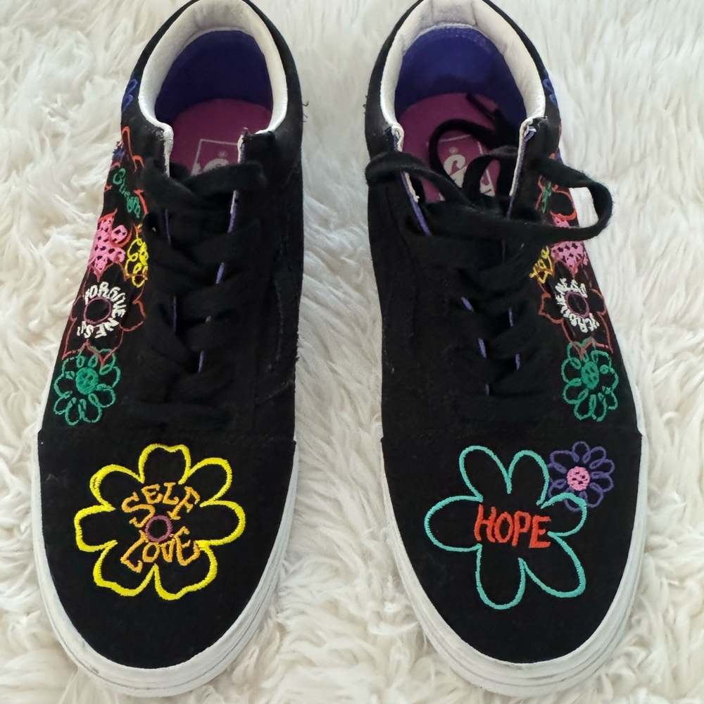 SOLD——-Vans Black and Purple Sneakers